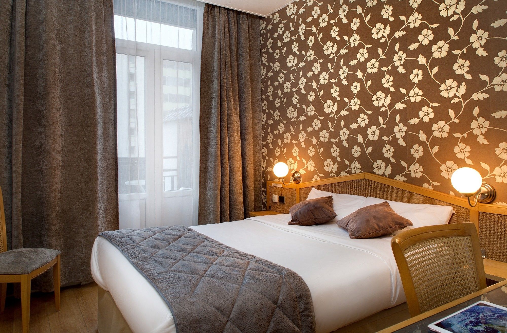 Фото Logis Hôtel du Midi - Saint Etienne Sud