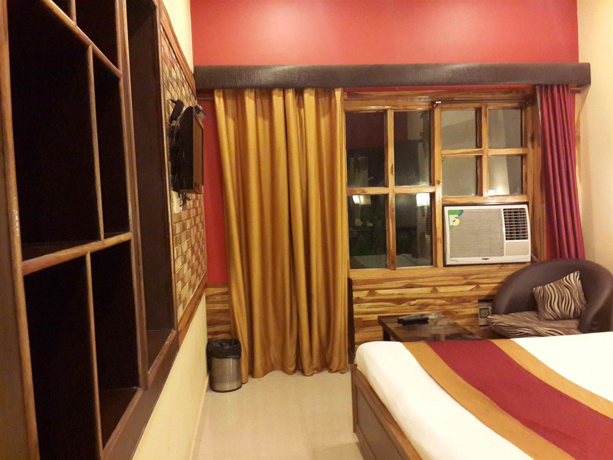 Фото Hotel Varuna