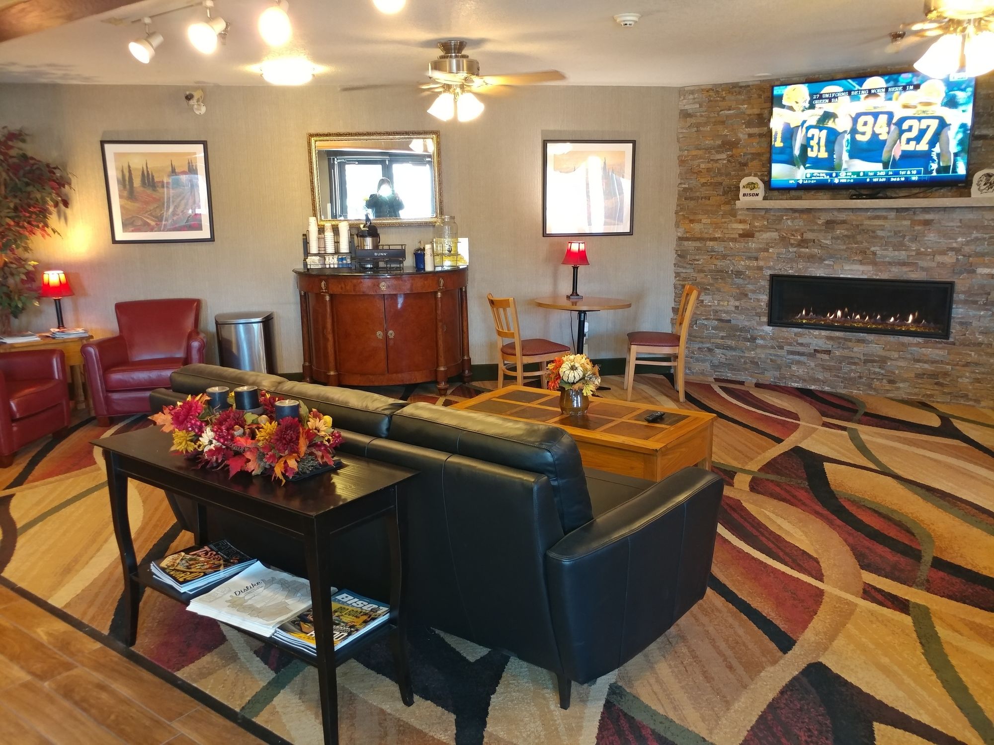 Фото Days Inn & Suites by Wyndham Fargo 19th Ave/Airport Dome