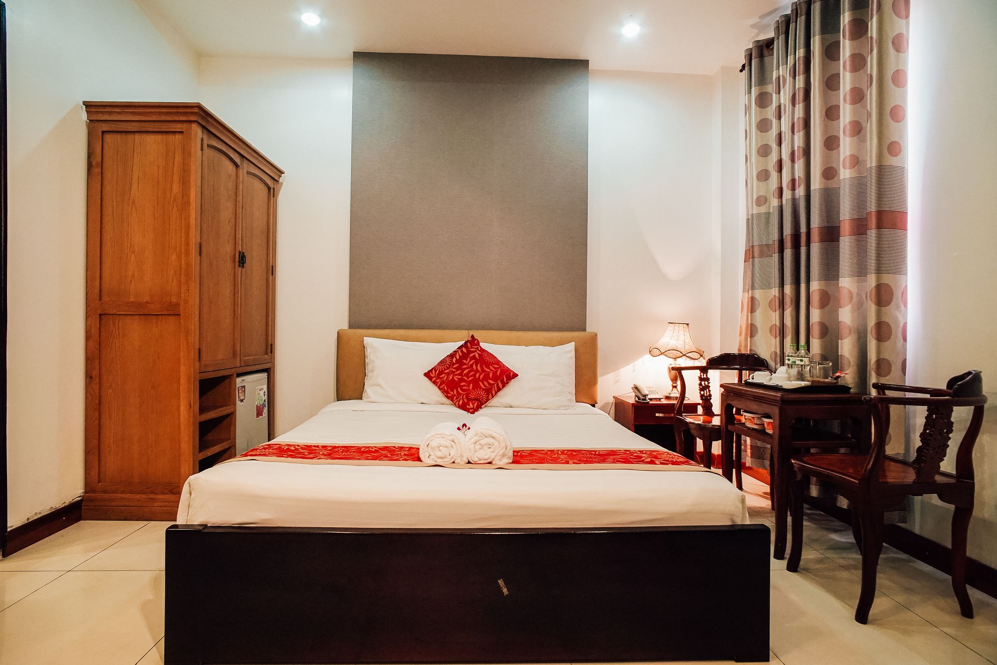 Фото Sunflowers Hotel