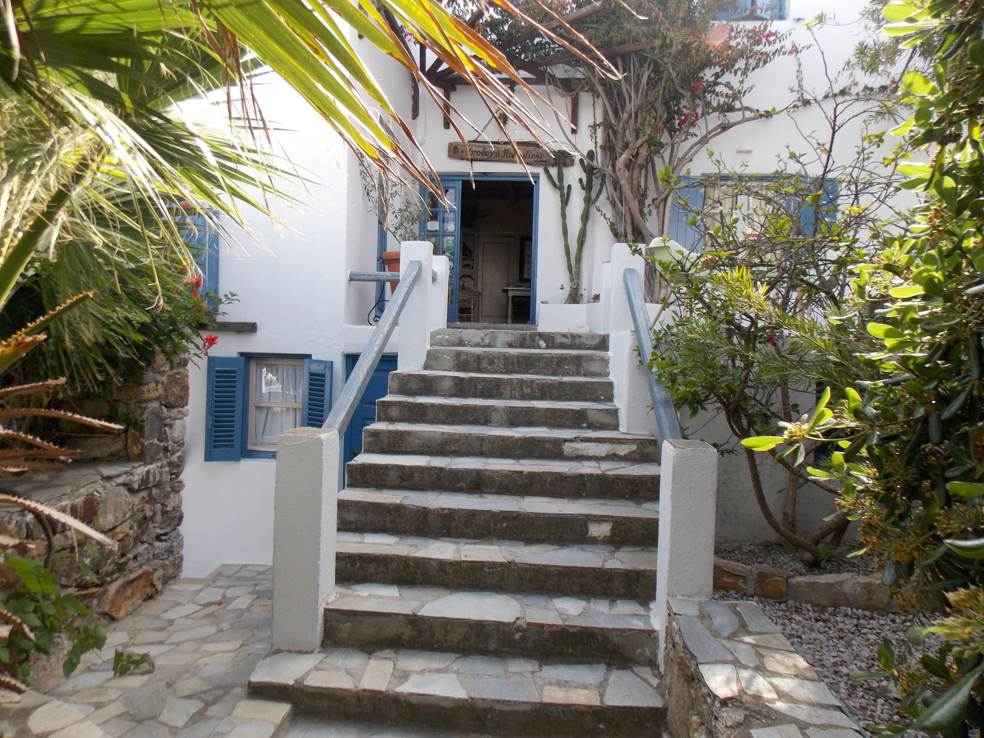 Фото Studios and Suites Rania