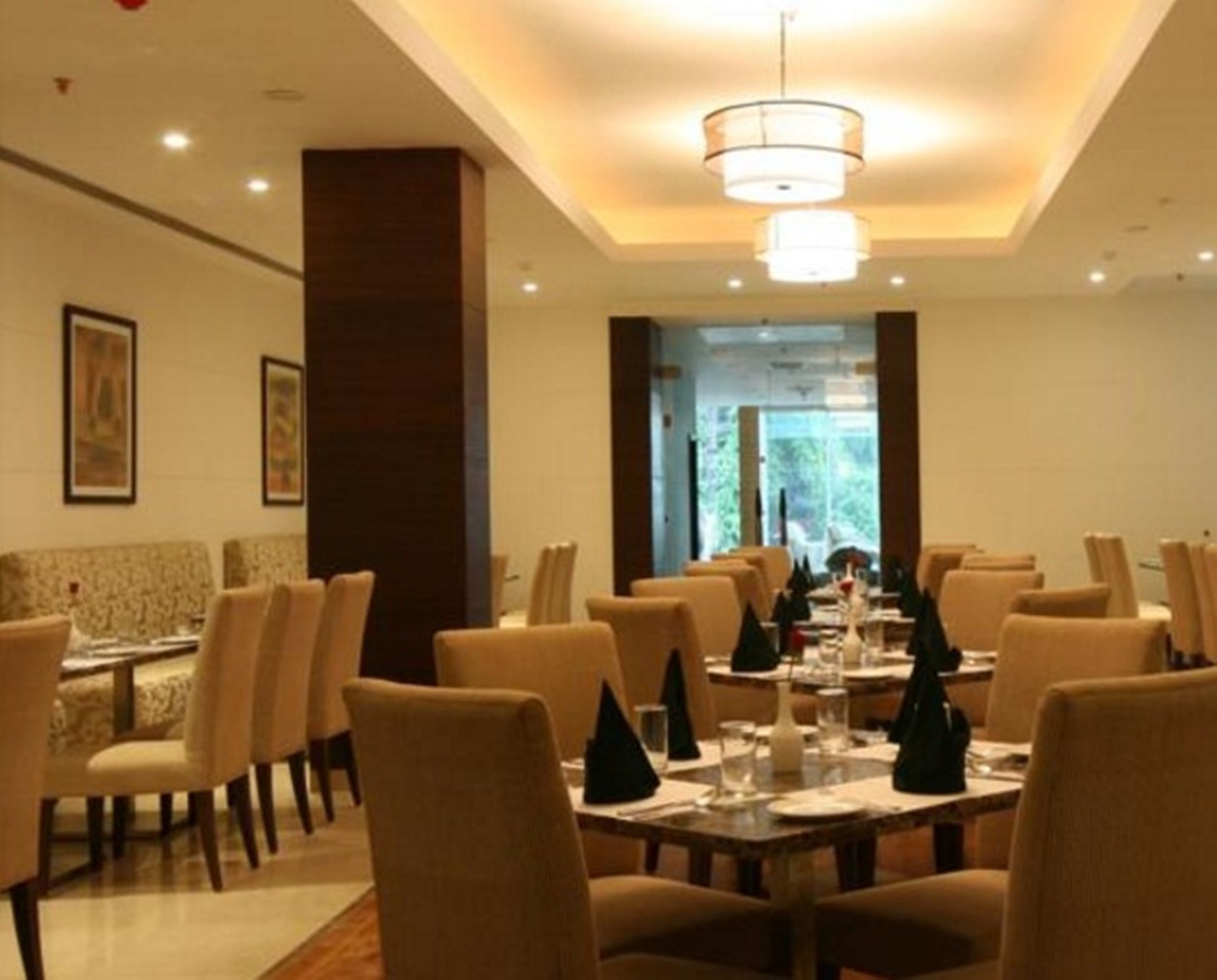 Фото Four Points by Sheraton Vadodara
