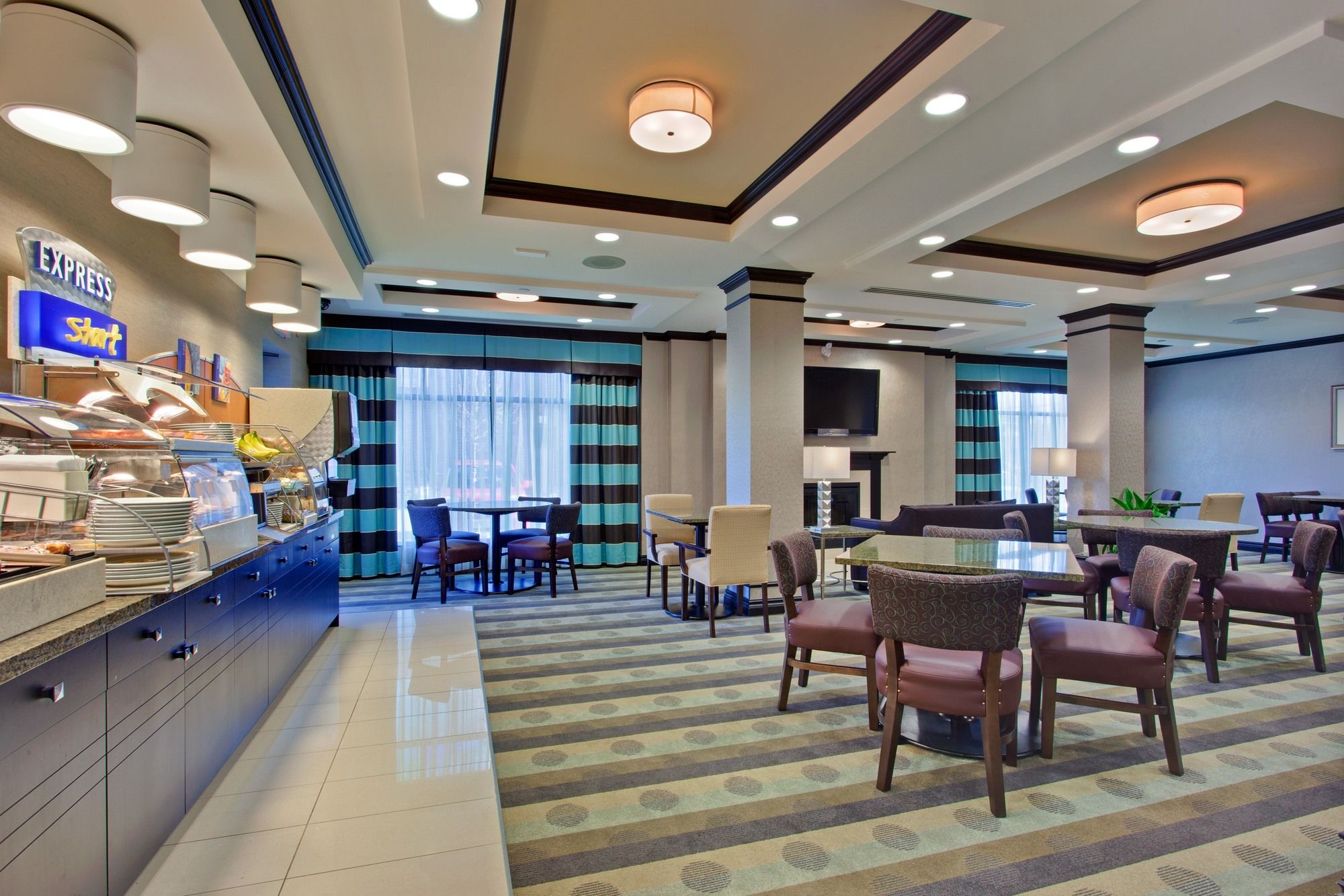Фото Holiday Inn Express Hotel & Suites Ottawa West Nepean