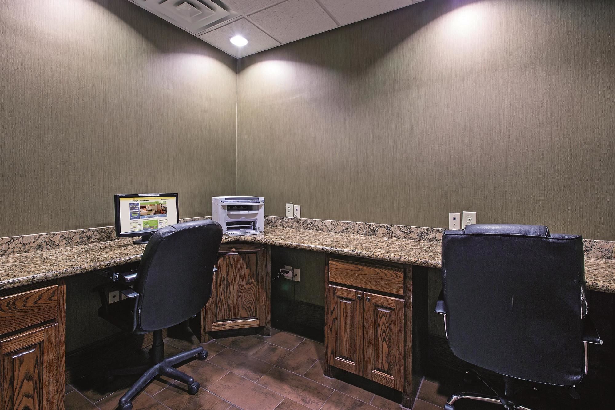 Фото La Quinta Inn & Suites by Wyndham Fort Worth Ne Mall