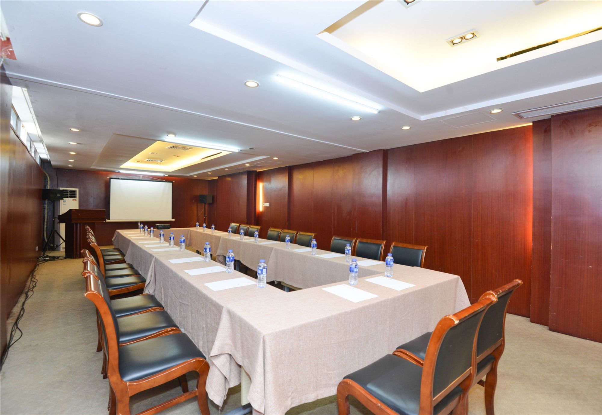 Фото Vienna International Hotel World Expo