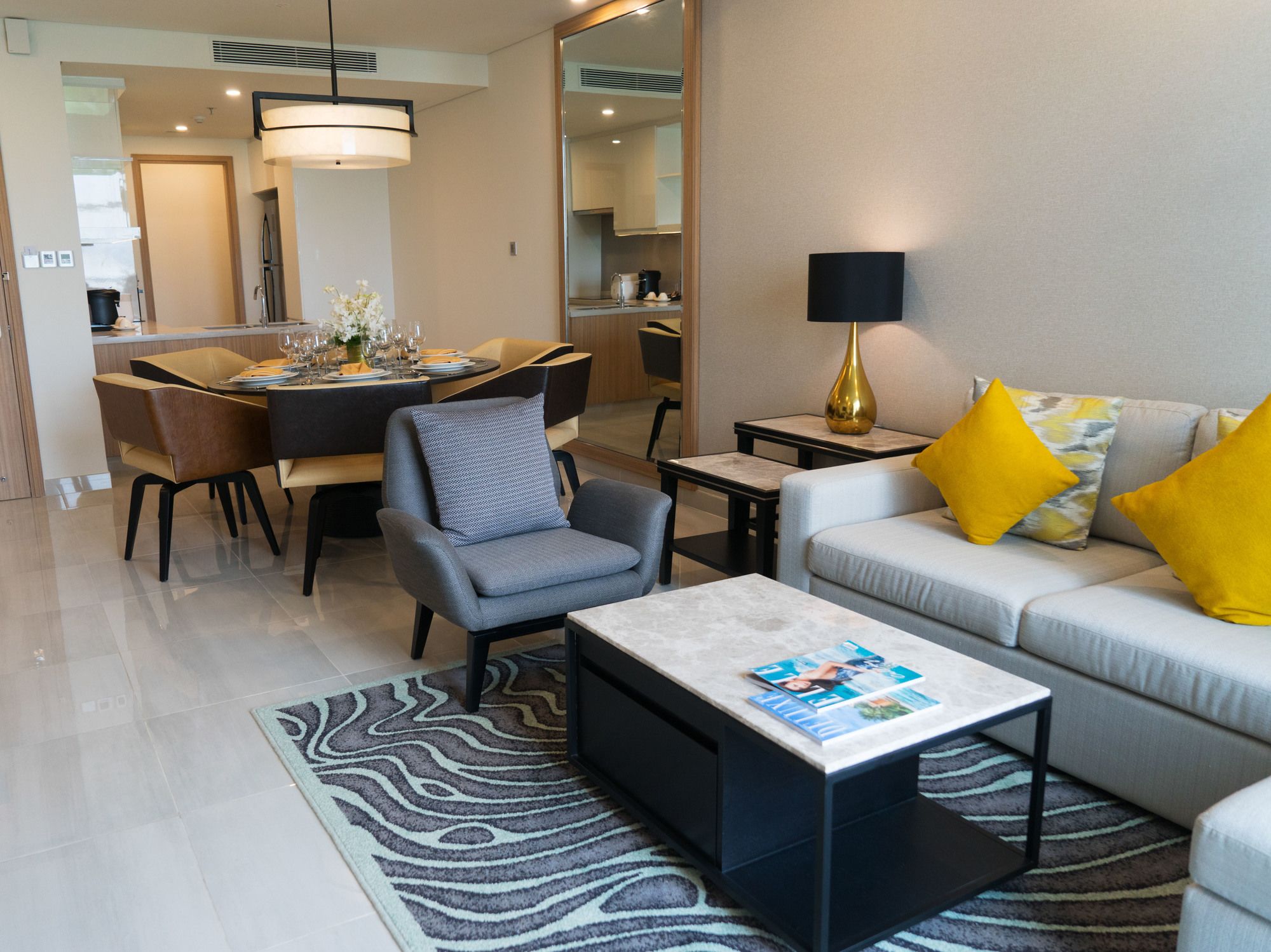 Фото Oakwood Residence Saigon