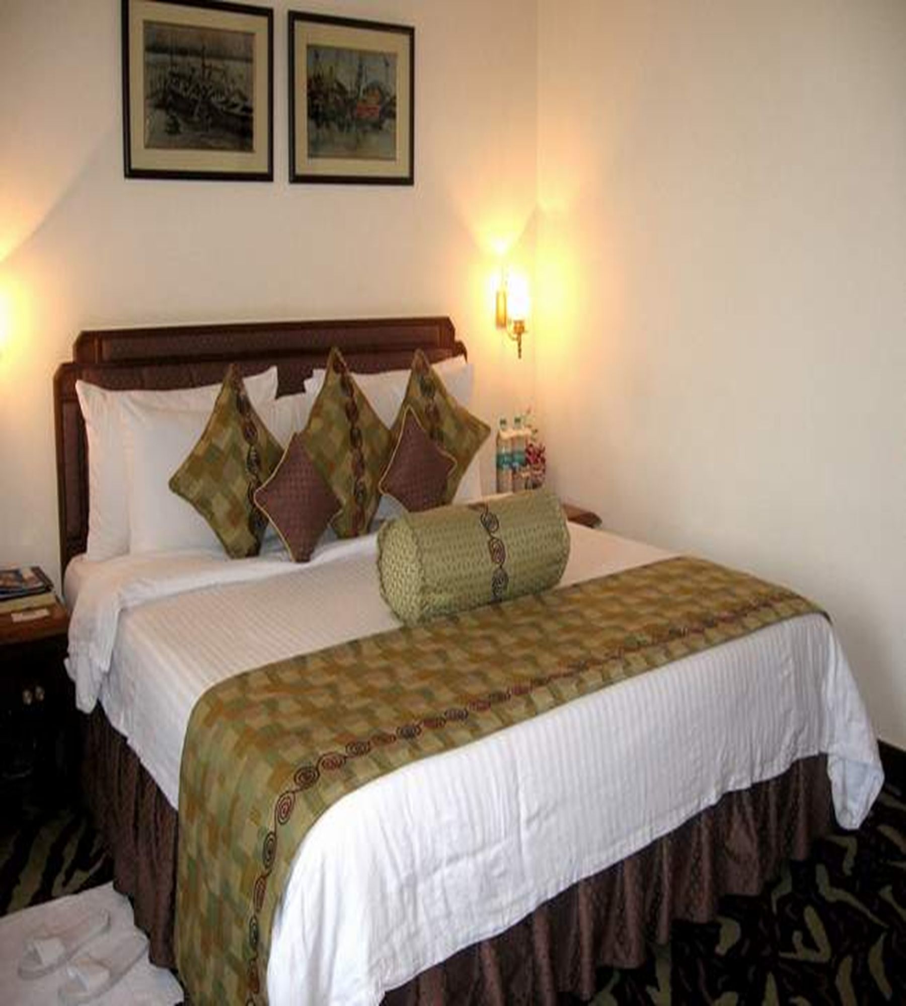 Фото Peerless Hotel Kolkata