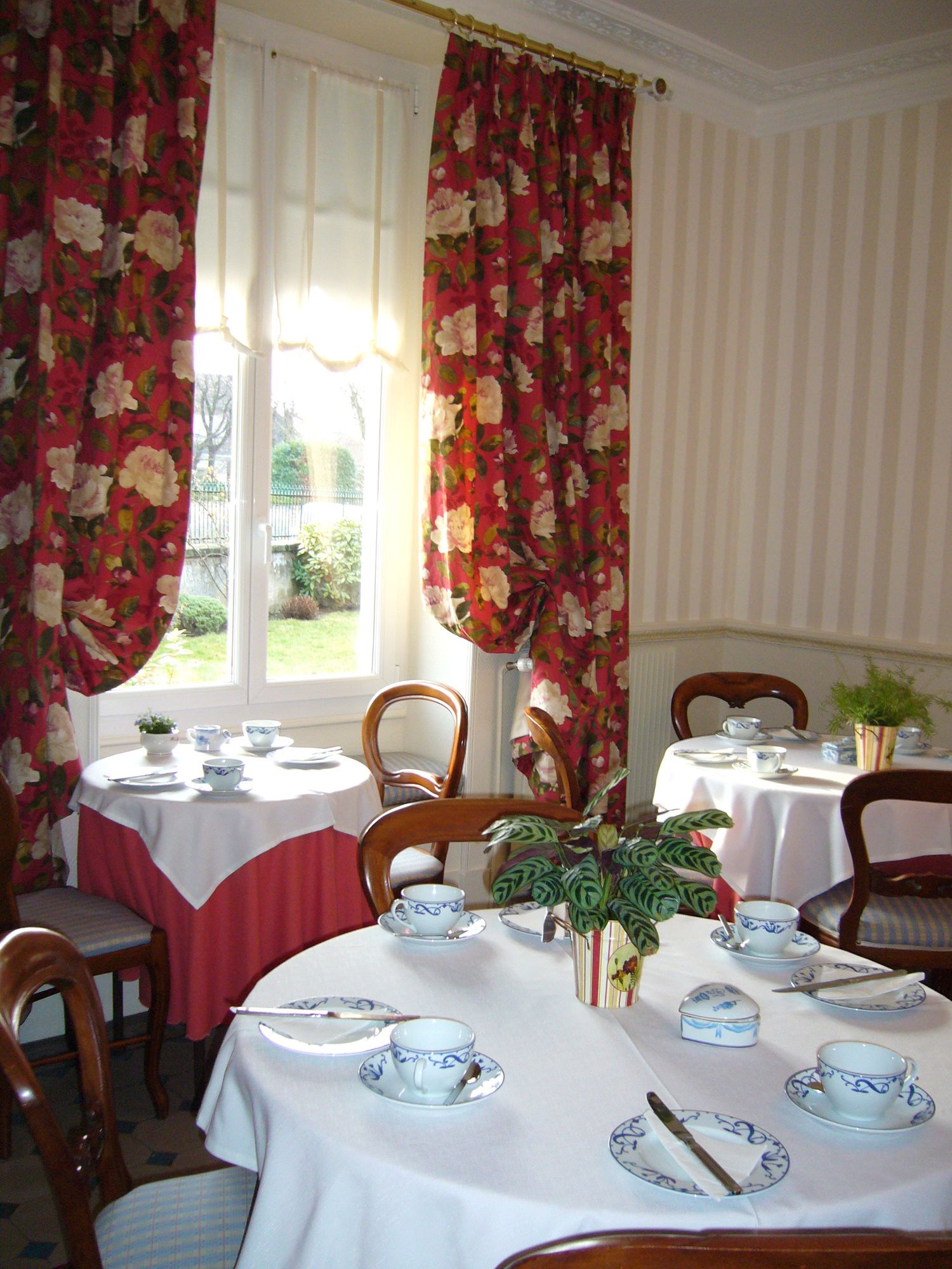 Фото Hôtel La Villa Fleurie