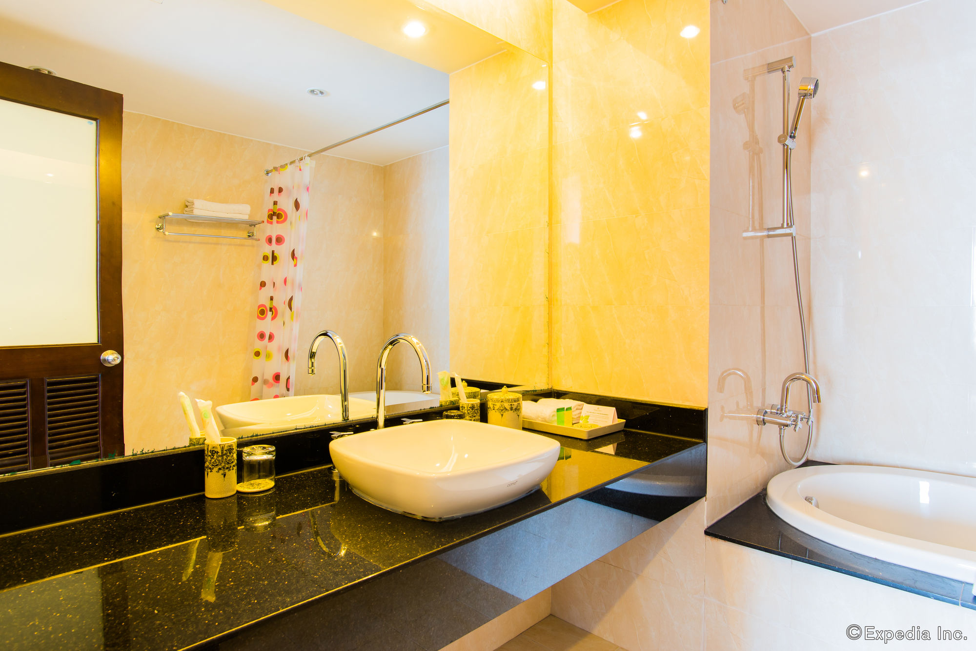 Фото Elegant Suites Westlake