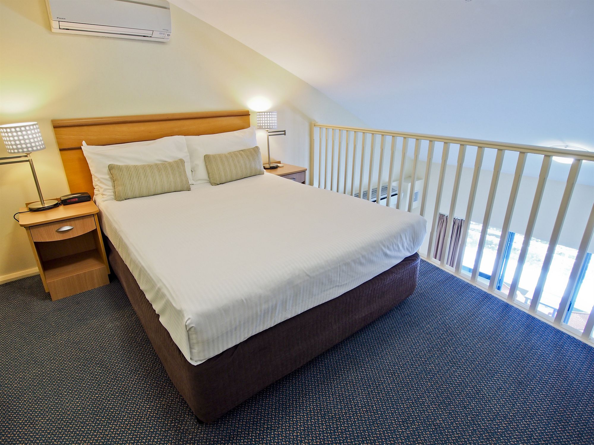 Фото Oaks Waterfront Resort