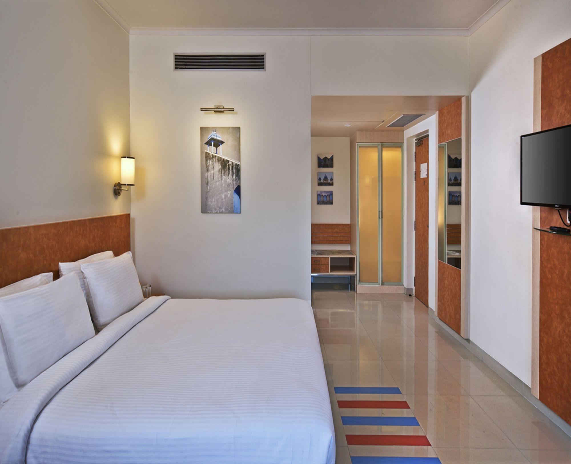 Фото Hometel Roorkee