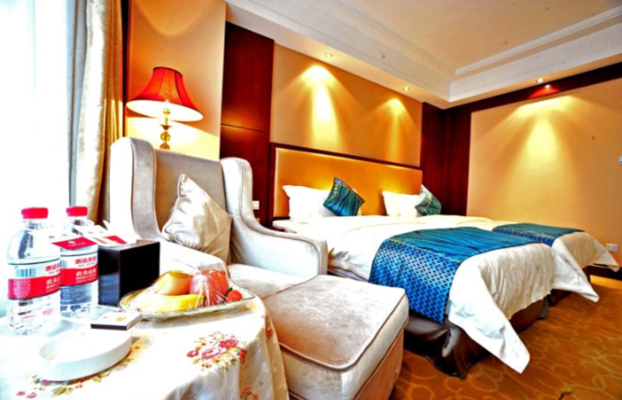 Фото Hubei Huatian Hotel