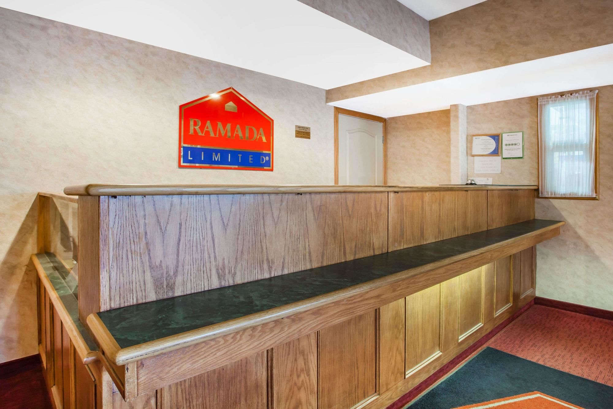 Фото Ramada Limited 100 Mile House