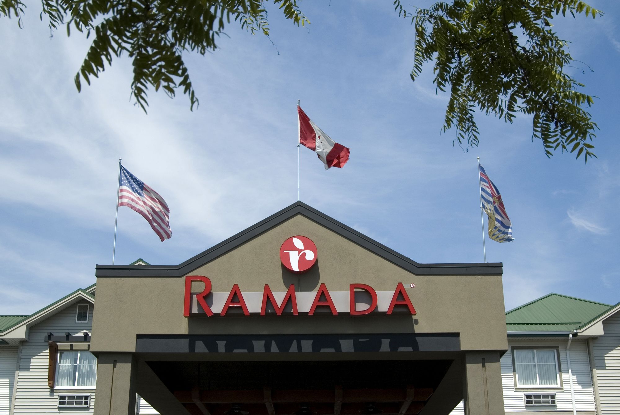 Фото Ramada by Wyndham Surrey/Langley