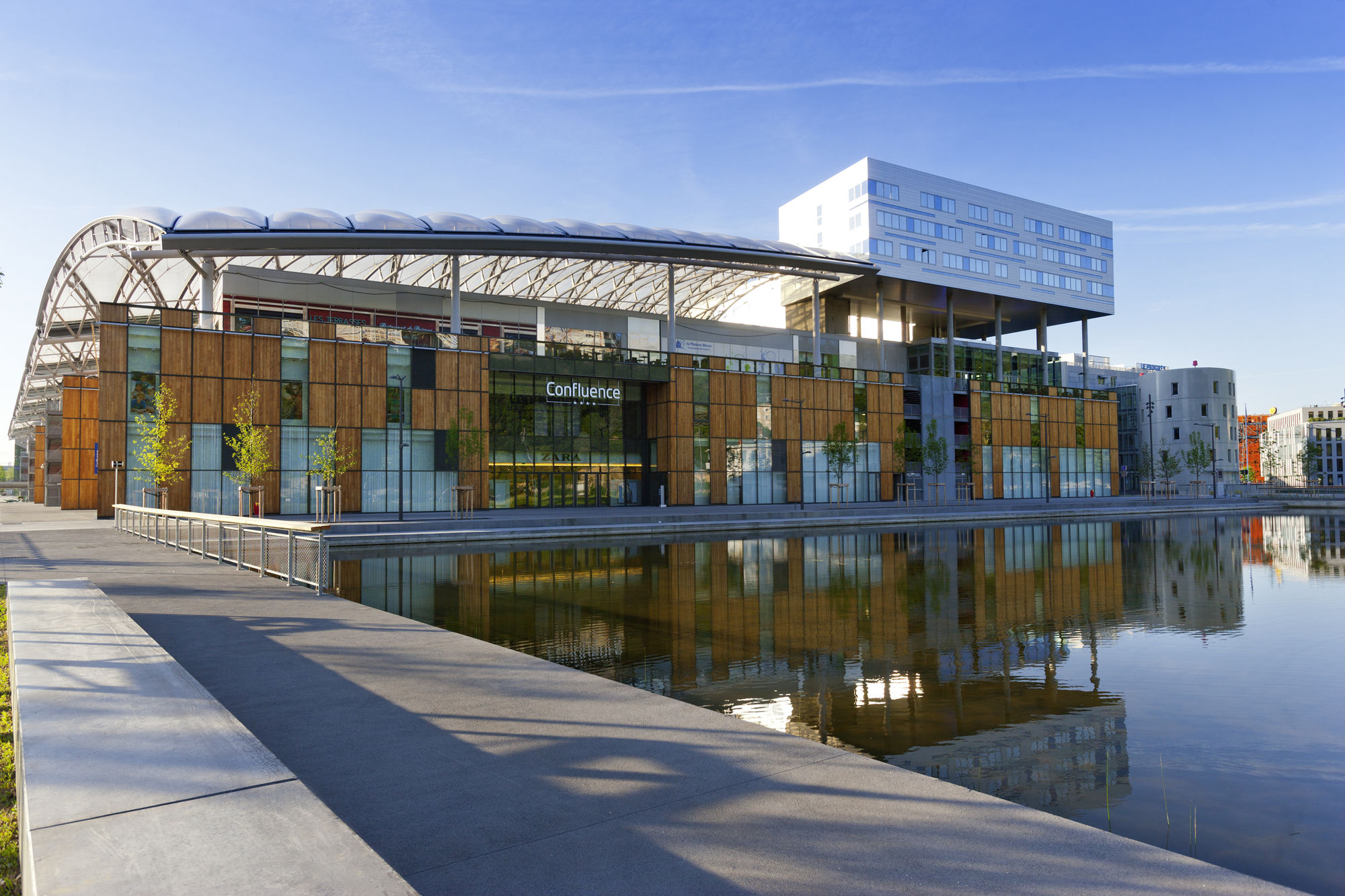 Фото Novotel Lyon Centre Confluence Bord de Saone
