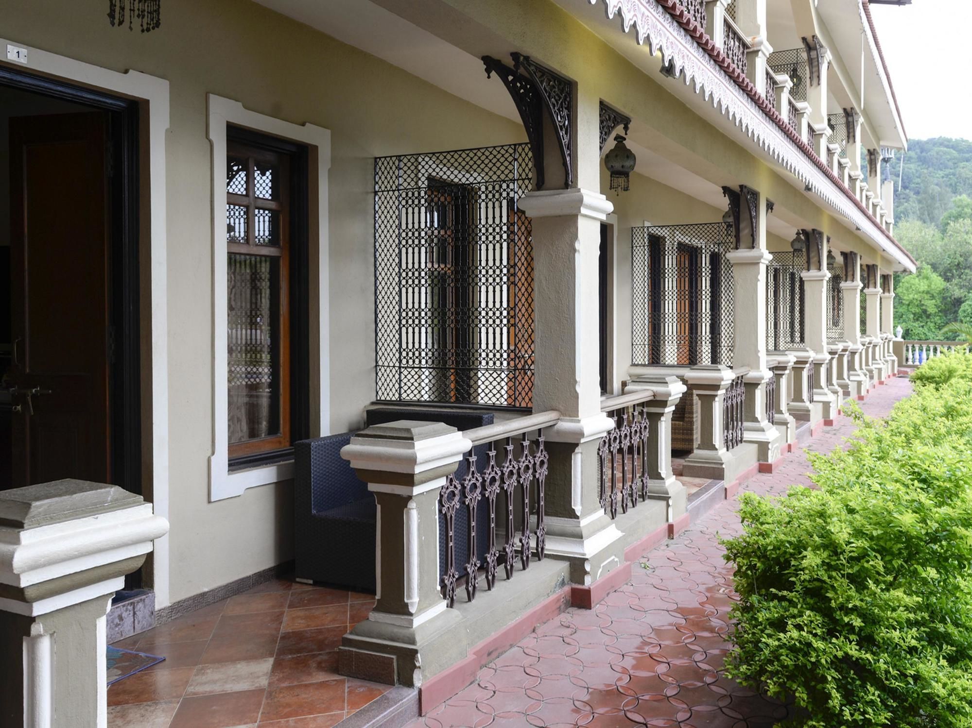 Фото Stone Wood River Front