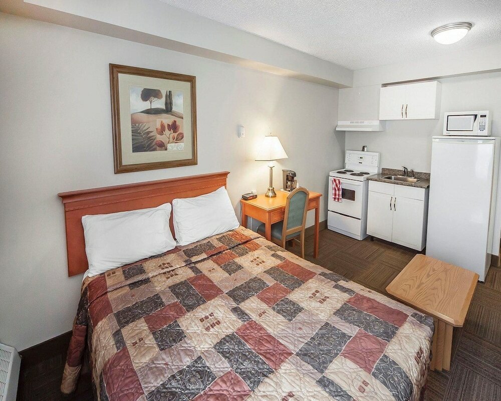 Фото Econo Lodge & Suites Hinton