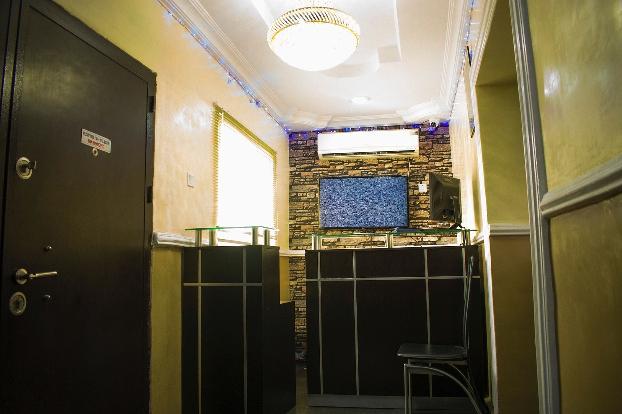 Фото Crestview Hotel & Suites