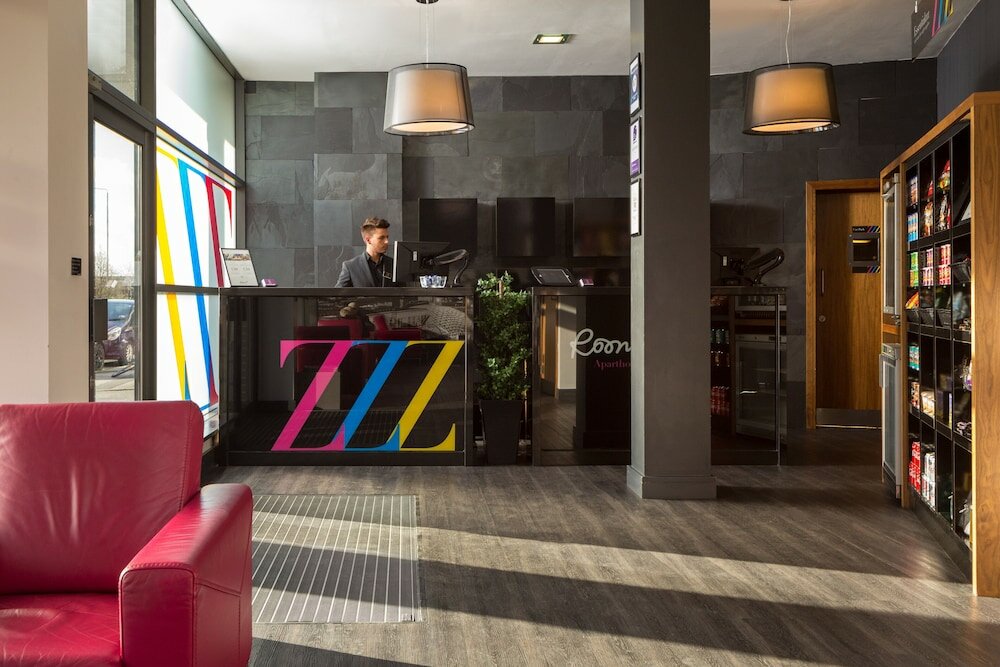 Фото Roomzzz Leeds City West