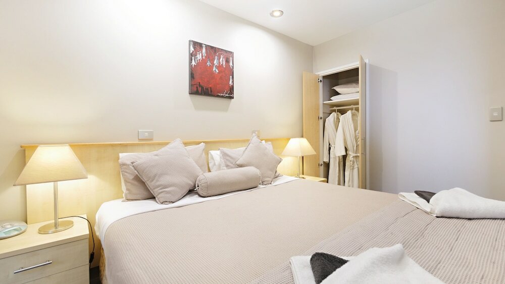 Фото Arthur's Court Motor Lodge