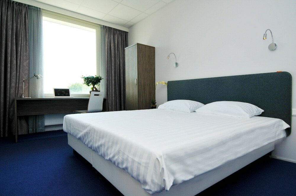 Фото Court Garden Hotel