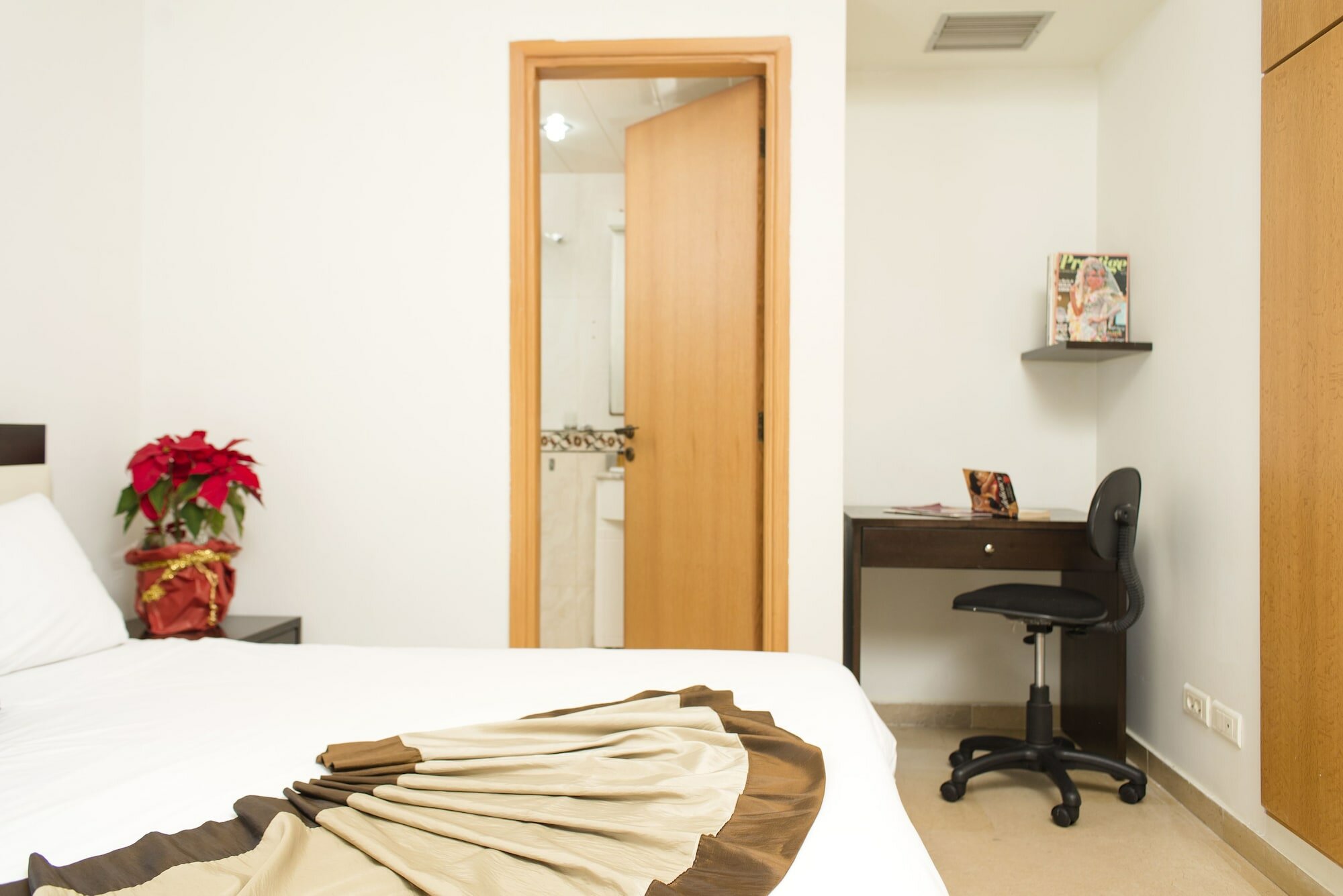 Фото Bliss 3000 Furnished Studios