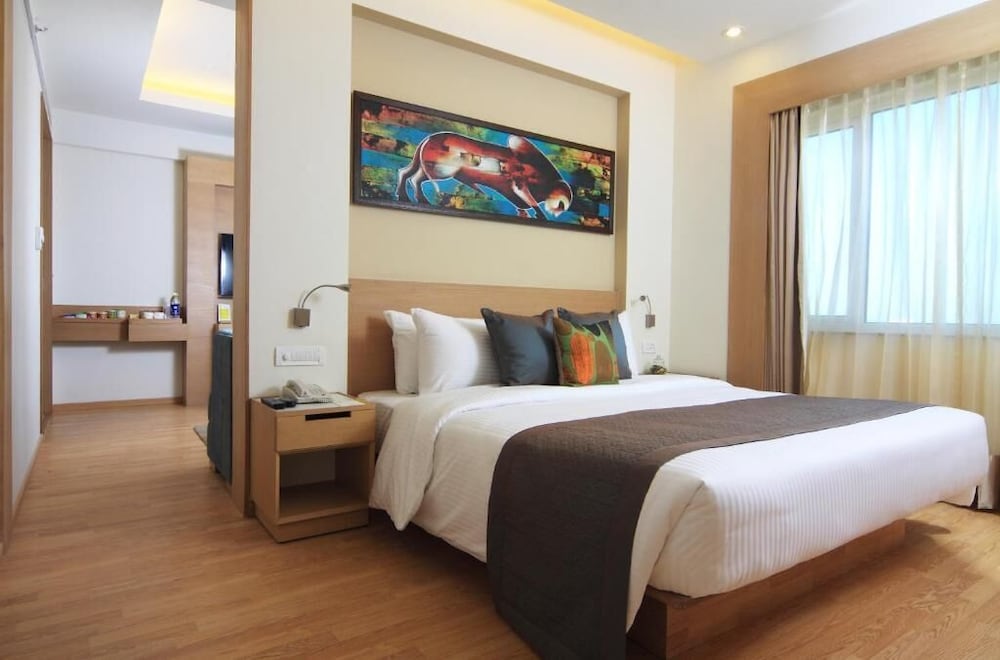 Фото Lemon Tree Premier, Ulsoor Lake, Bengaluru