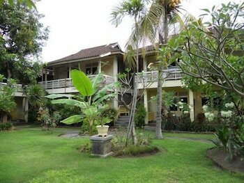 Фото Bali Lovina Beach Cottages