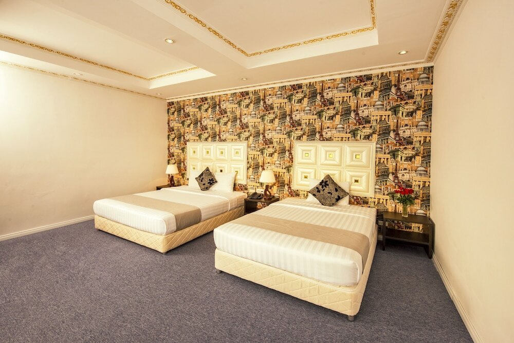 Фото Golden Crown Hotel