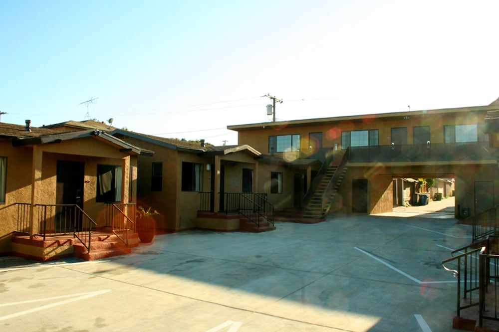 Фото Pacific Inn & Suites