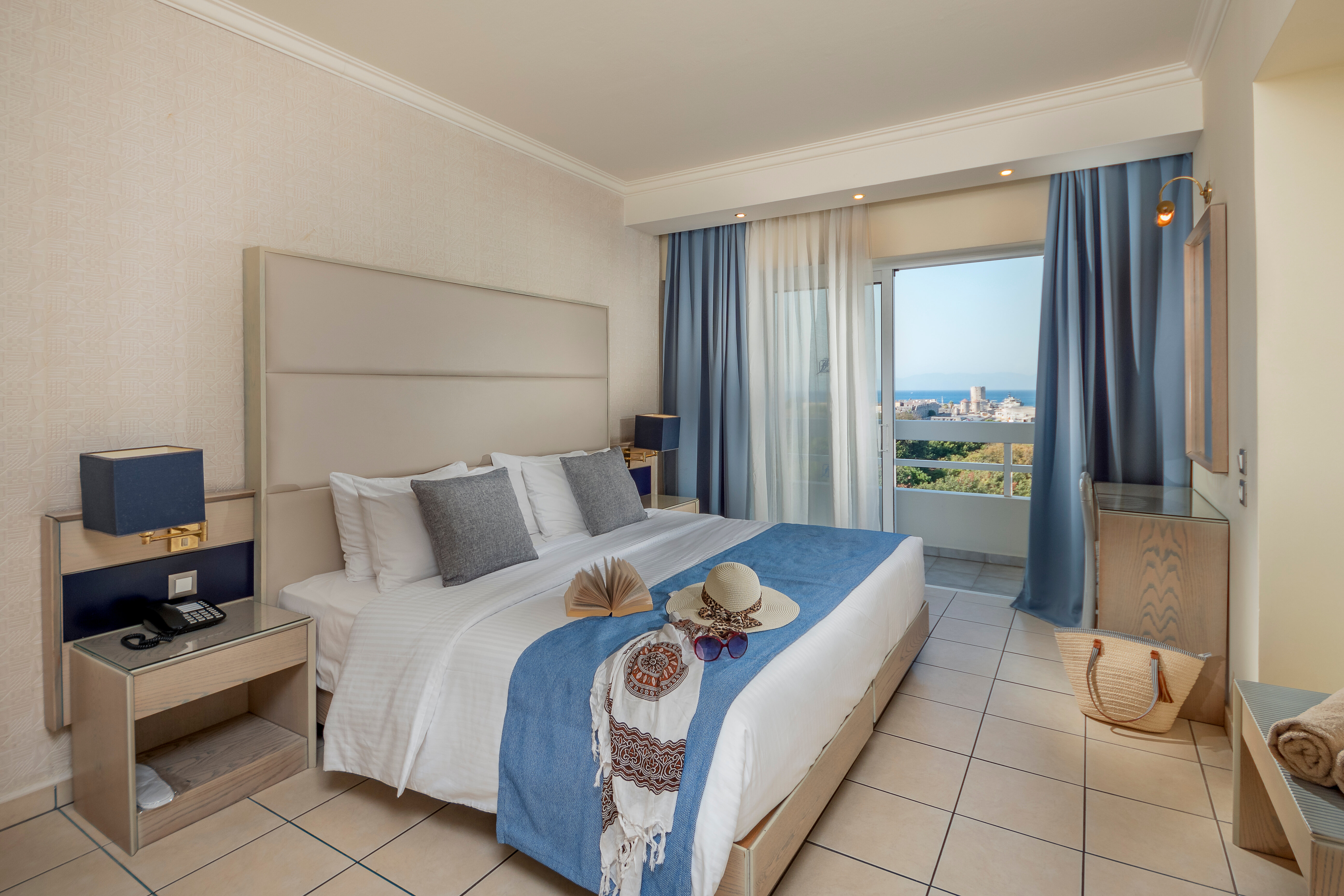 Фото Athineon Hotel