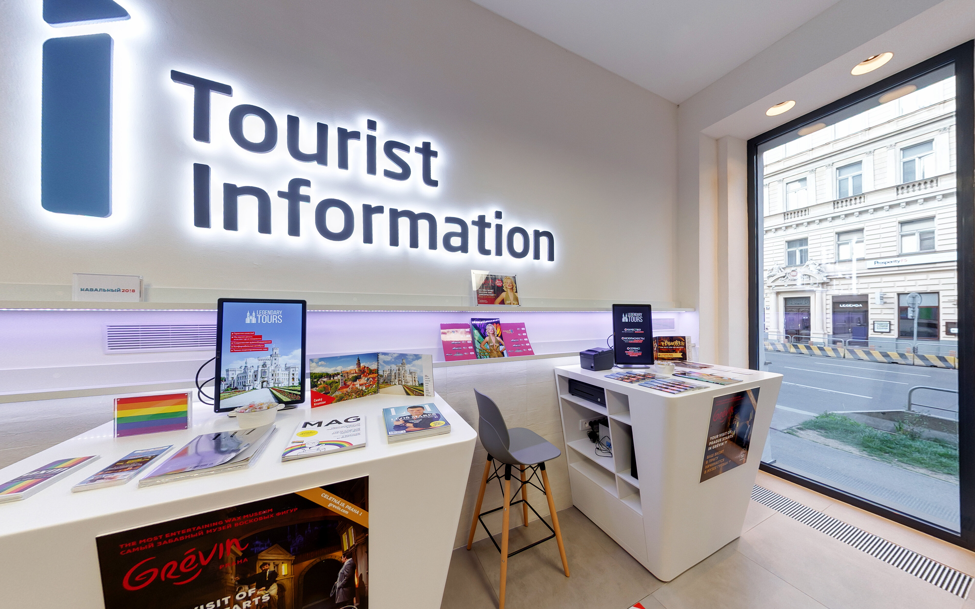 Фото Royal Court Apartments