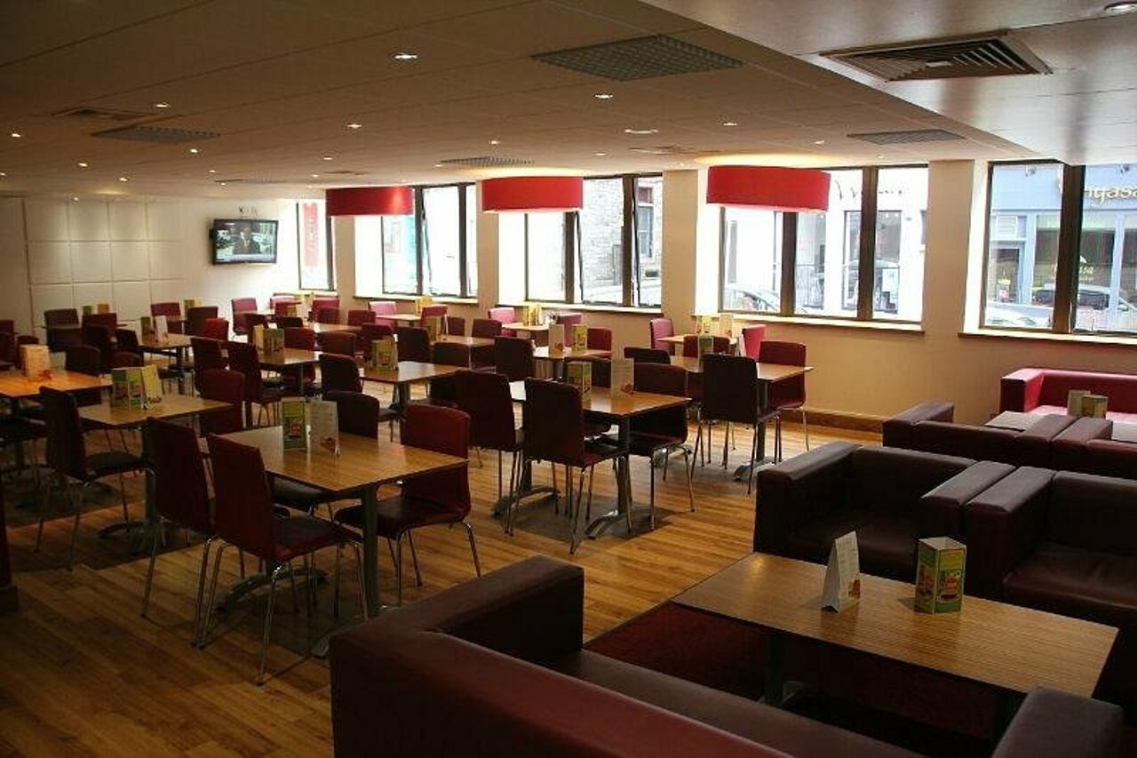 Фото Travelodge Edinburgh Central