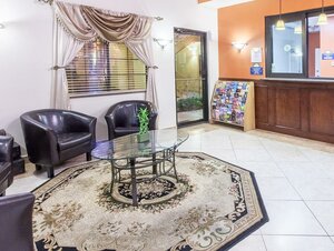 Гостиница Days Inn & Suites by Wyndham Houston Hobby Airport