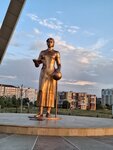 İlk Rusça Öğretmeni (Petra I Avenue, 96) ، نصب تذكاري، نحت