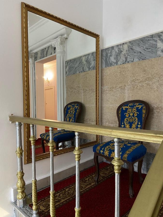 Фото Ист Вест