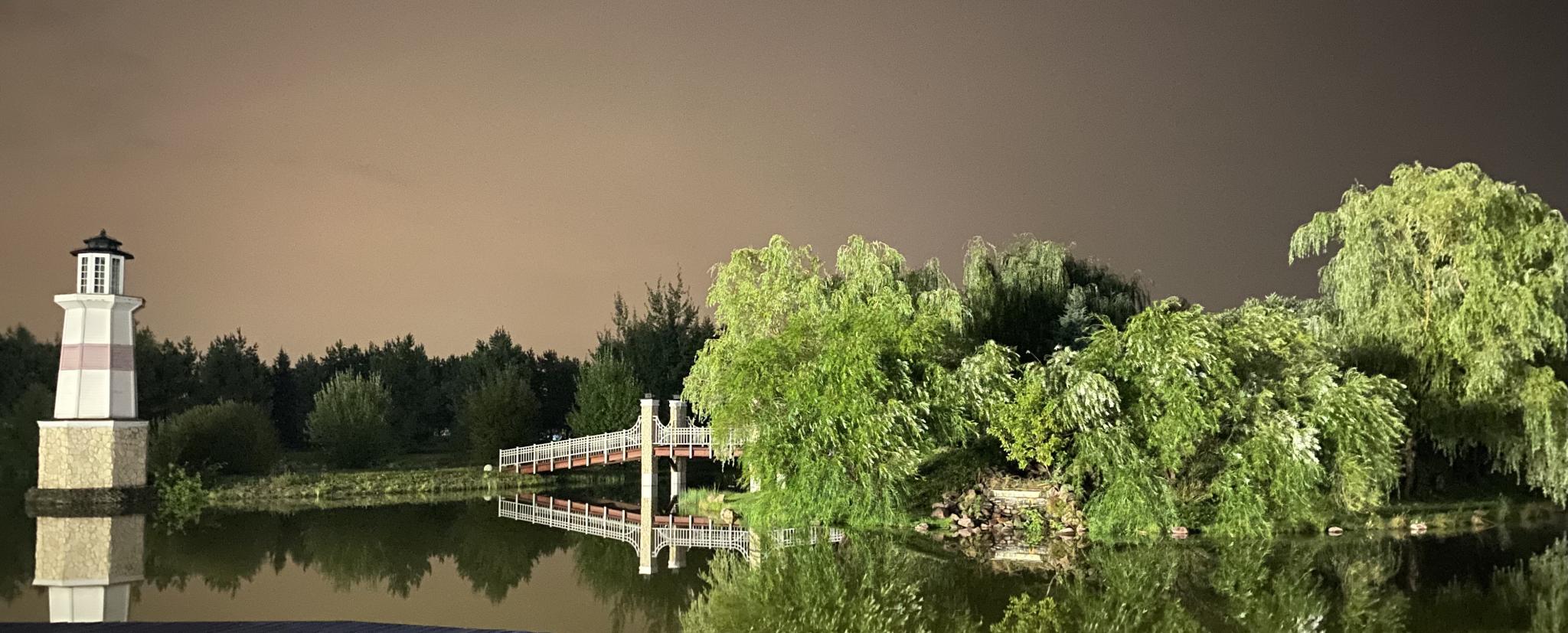 Фото Aston Martin Tower Art