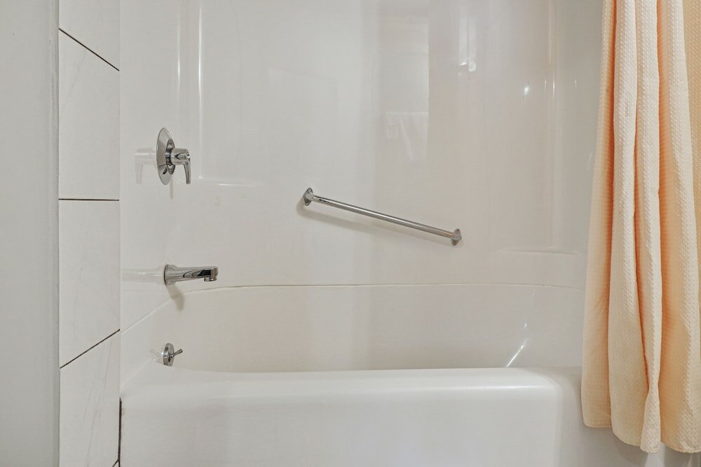 Фото Hotel Bethel - Fort MacLeod, Ab