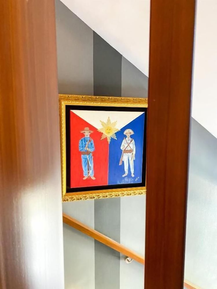 Фото Unwnd Flats Makati