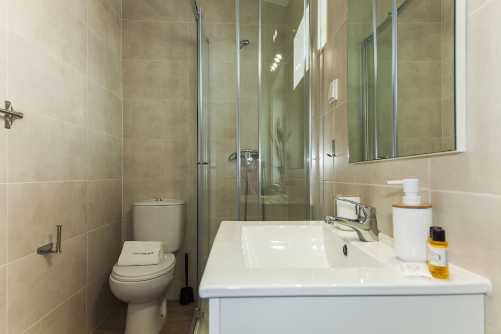 Фото A38 - Rising Sun Top-Floor Flat