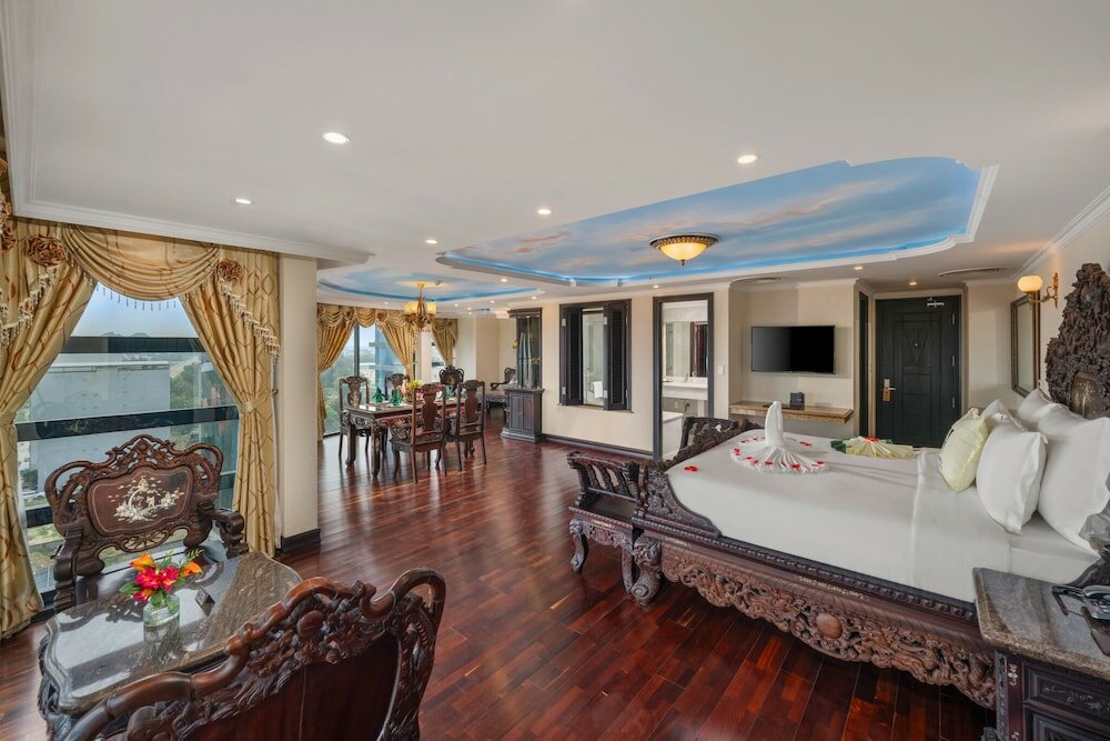 Фото V-Hotel Da Nang Beach