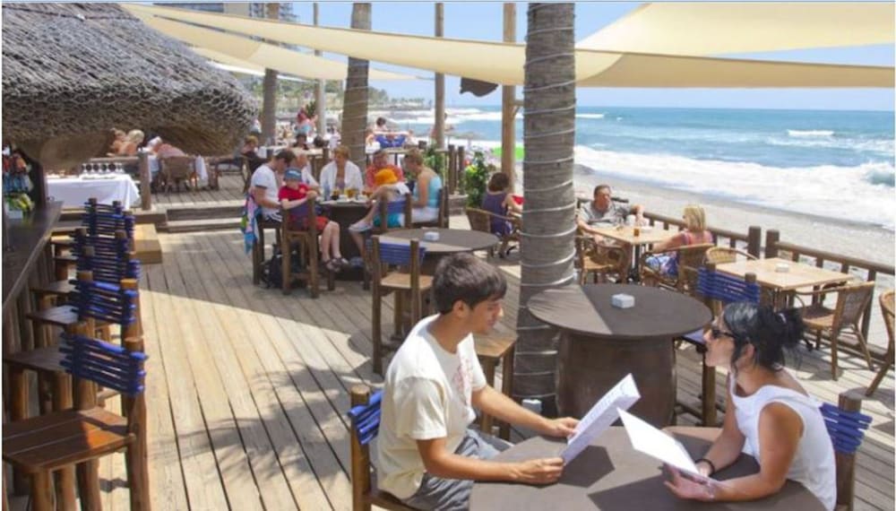 Фото Waterfront Hotel Sunset Beach Apartment