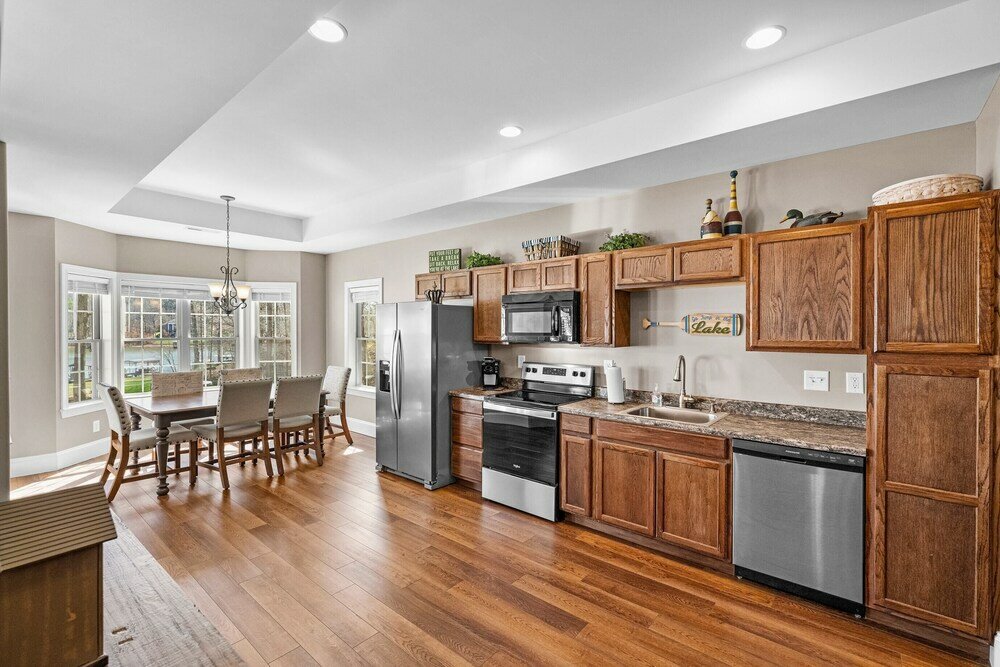 Фото Lake Living by Avantstay Sleeps 22 + Dock, Pool