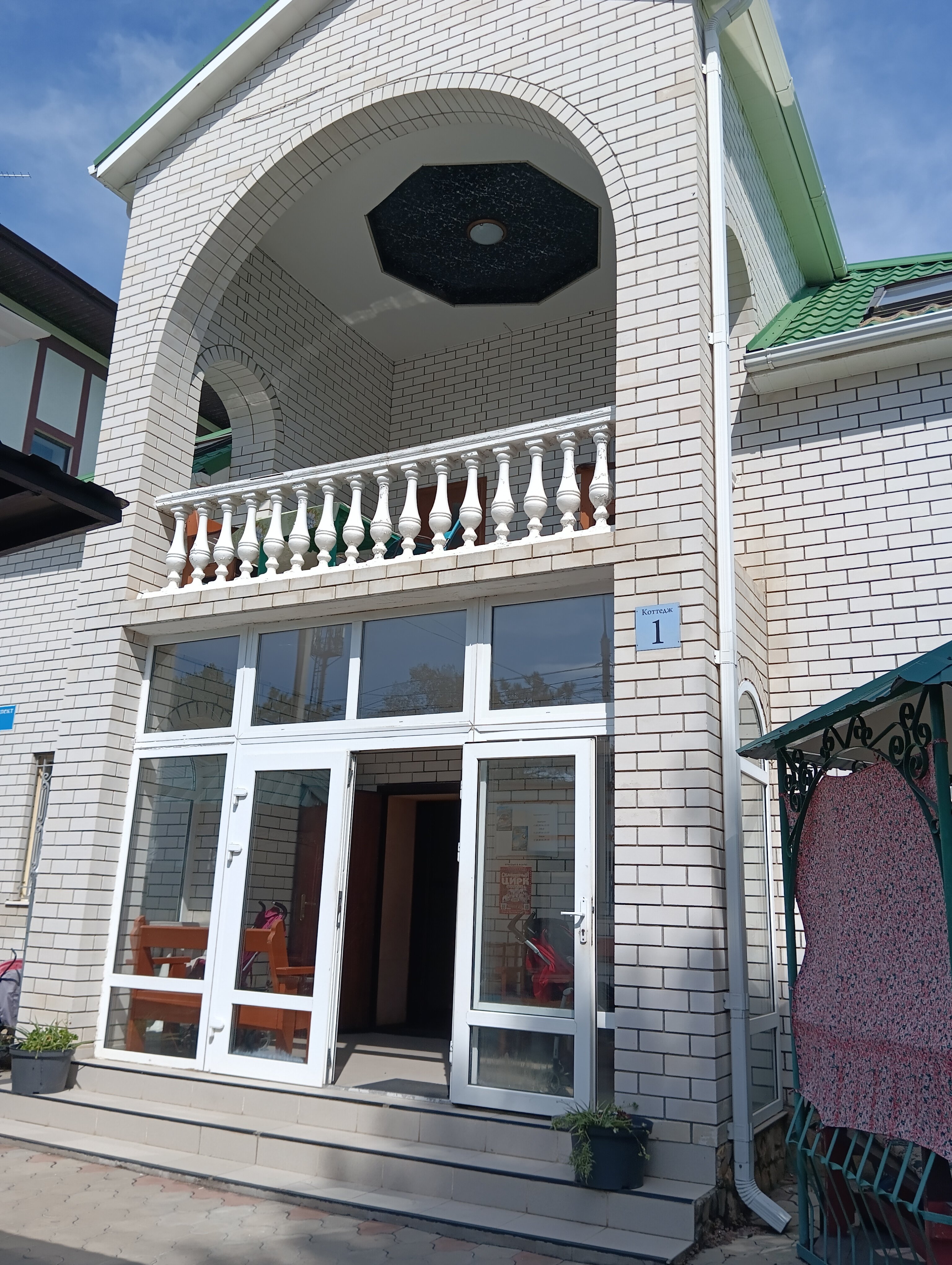 Фото отеля 1