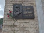 Почётному гражданину города Златоуста, основателю завода Стройтехника Валерию Алексеевичу Ростову (posyolok Krasnaya Gorka, 33), placa conmemorativa, primera piedra