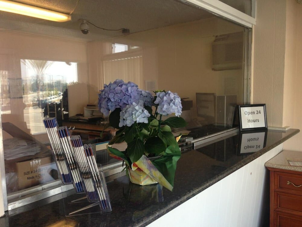 Фото Americas Best Value Inn Oakland Lake Merritt