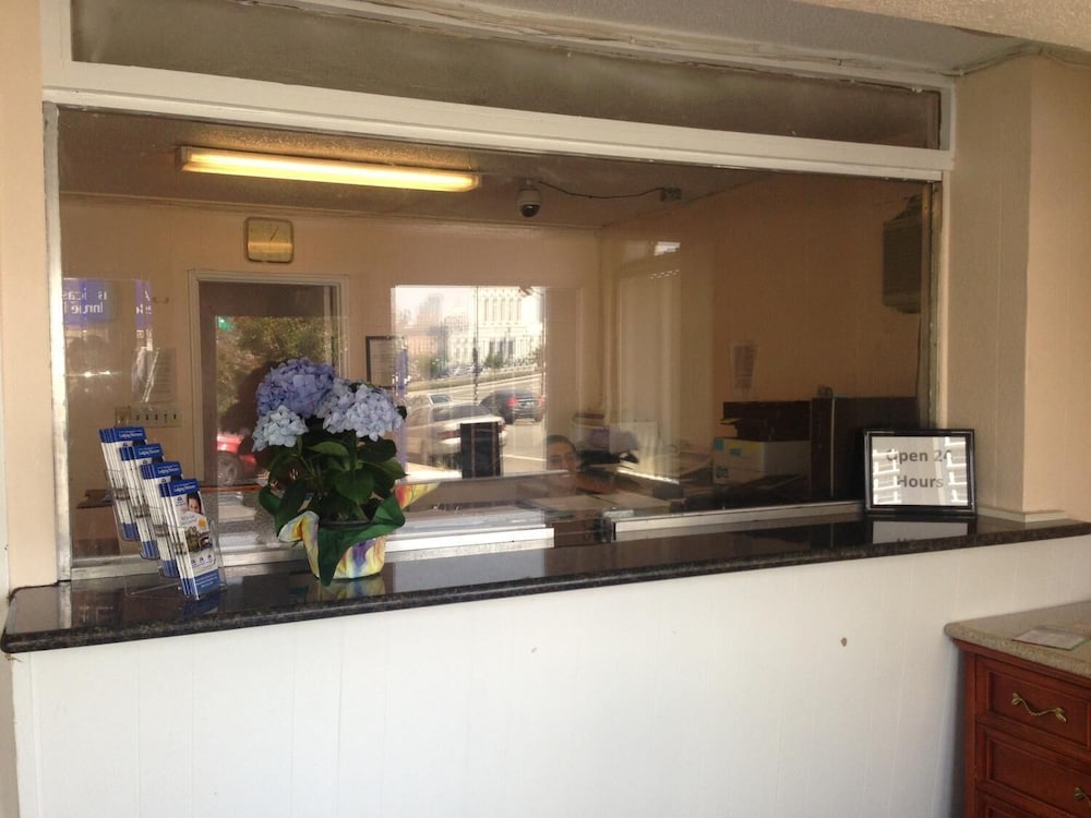 Фото Americas Best Value Inn Oakland Lake Merritt