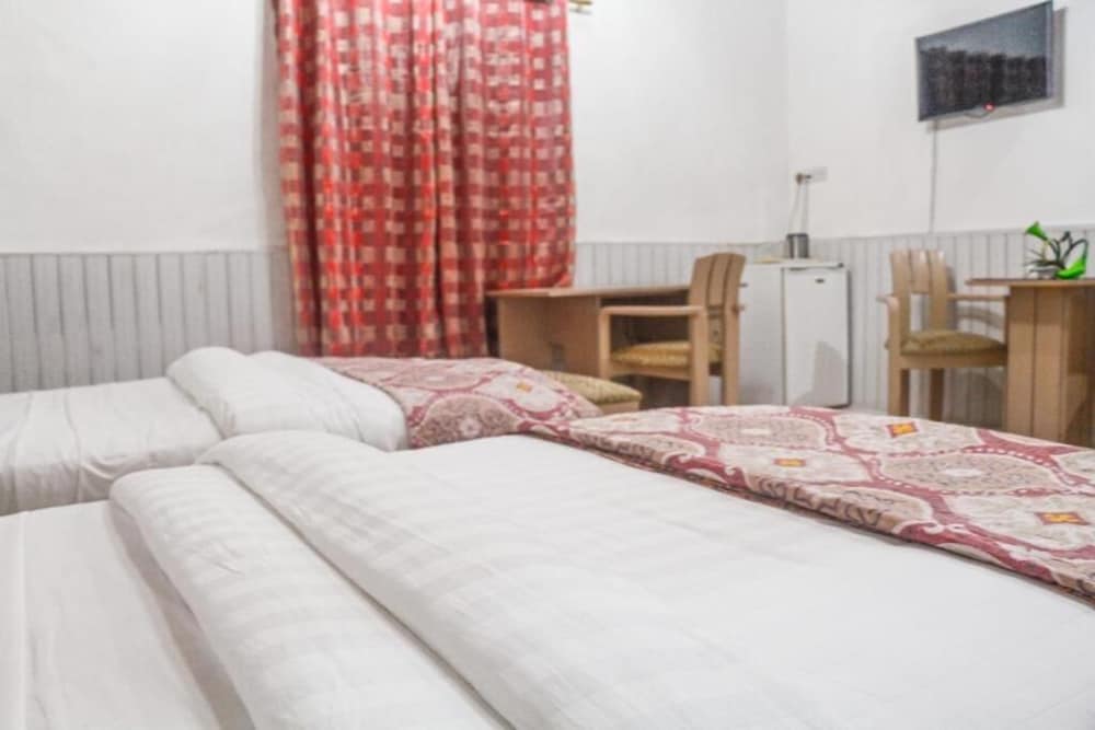 Фото Hill View Hotel West Airport