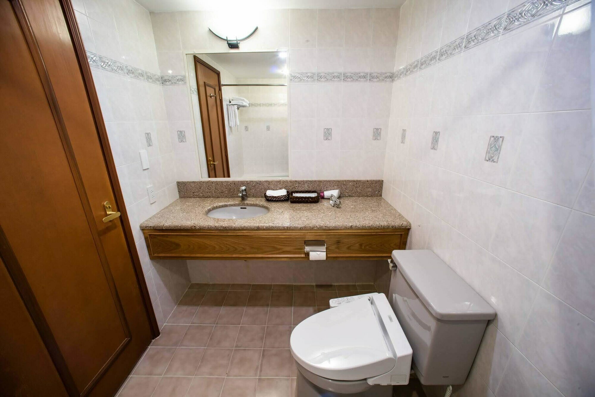 Фото Saigon Court Serviced Apartment