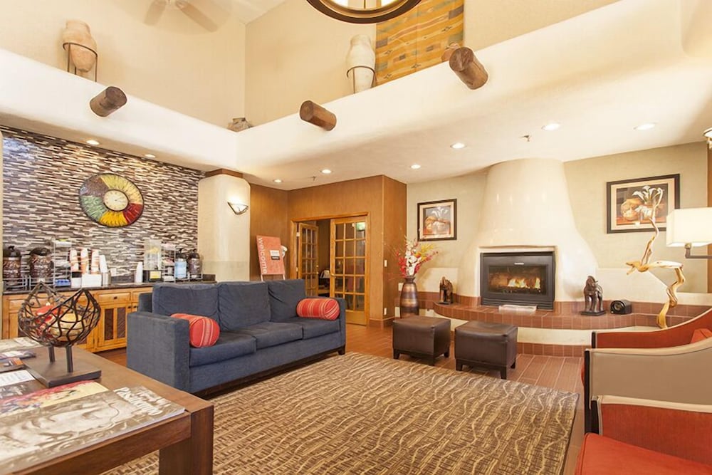 Фото Holiday Inn Express And Suites Santa Fe, an Ihg Hotel